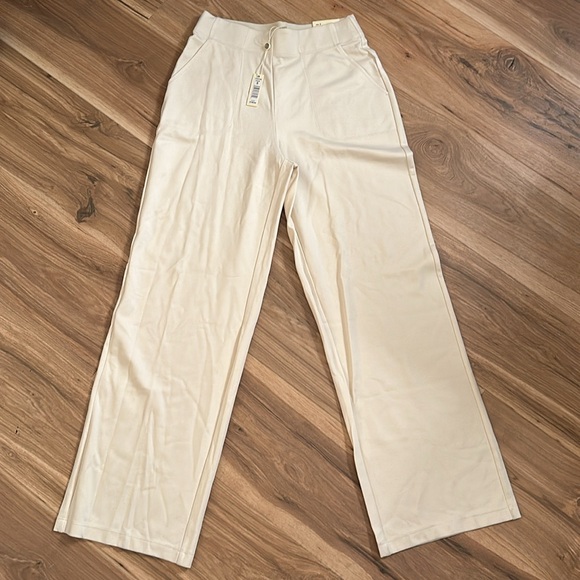 Max Studio Set - Top and Pants - Picture 4 of 7